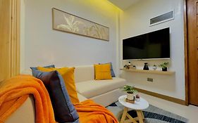 Group-Friendly Stay, Minutes From The Airport